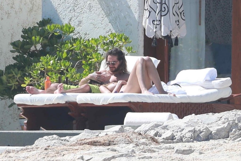 Topless Heidi Klum pictures: making out with her new boy toy  gallery, pic 202