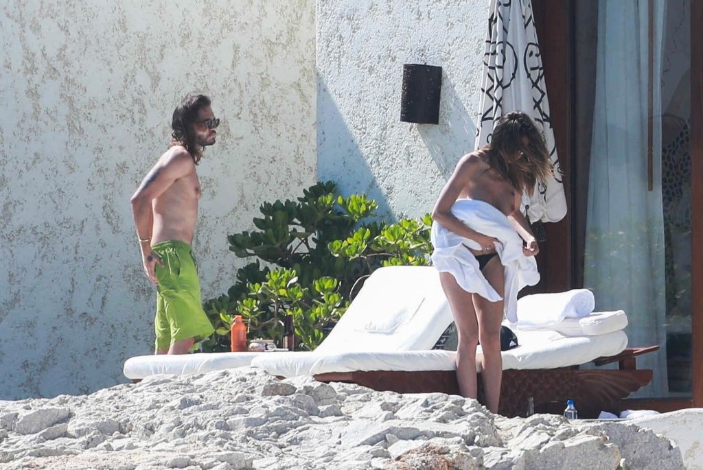 Topless Heidi Klum pictures: making out with her new boy toy  gallery, pic 478