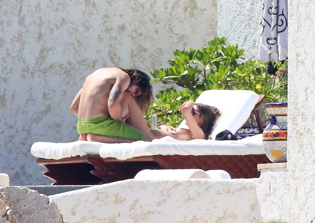 Topless Heidi Klum pictures: making out with her new boy toy  gallery, pic 158