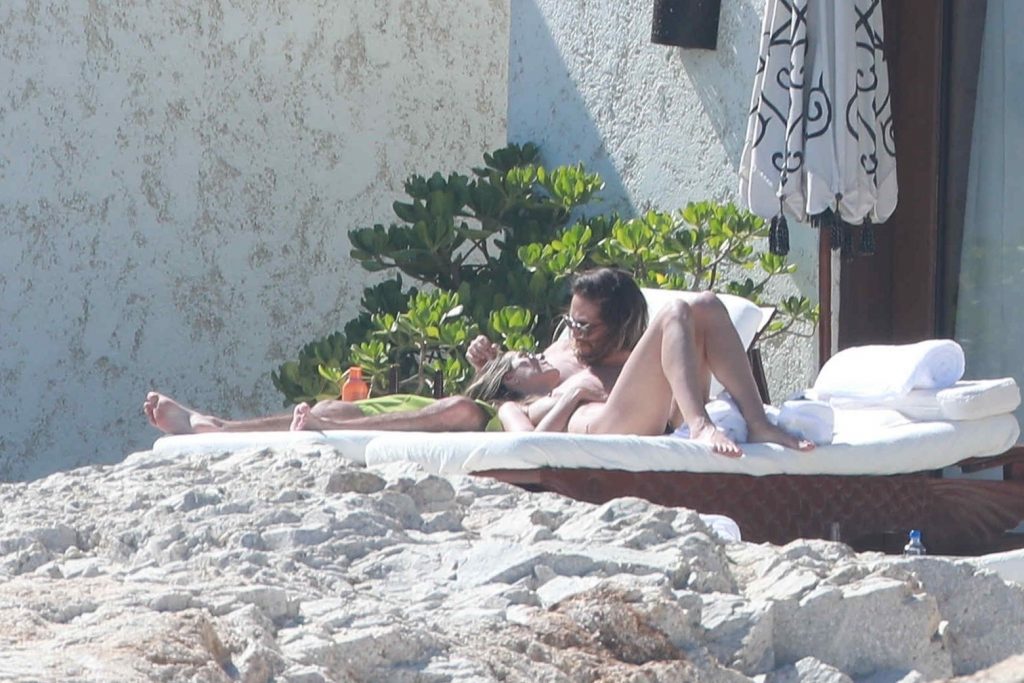 Topless Heidi Klum pictures: making out with her new boy toy  gallery, pic 146