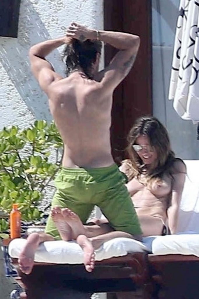Topless Heidi Klum pictures: making out with her new boy toy  gallery, pic 136