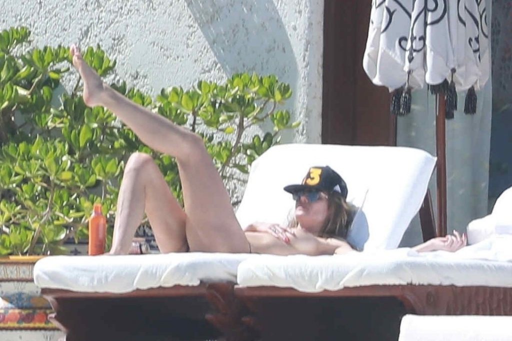 Topless Heidi Klum pictures: making out with her new boy toy  gallery, pic 132
