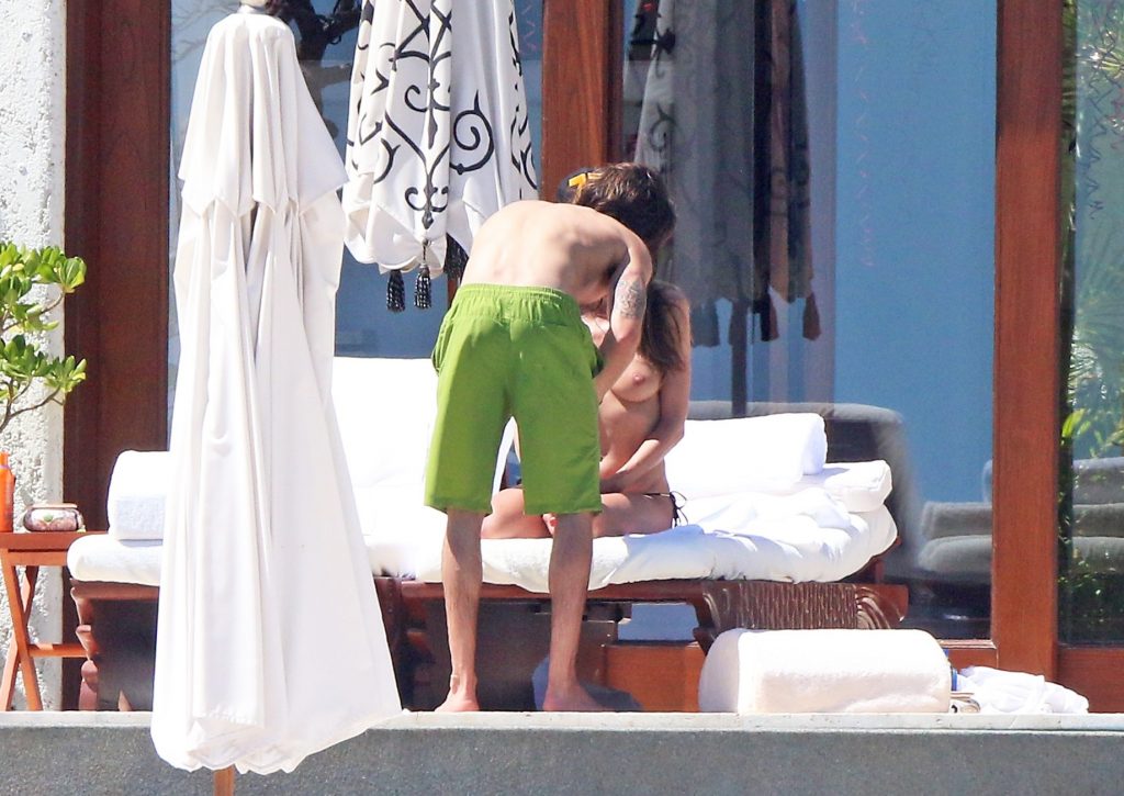 Topless Heidi Klum pictures: making out with her new boy toy  gallery, pic 60