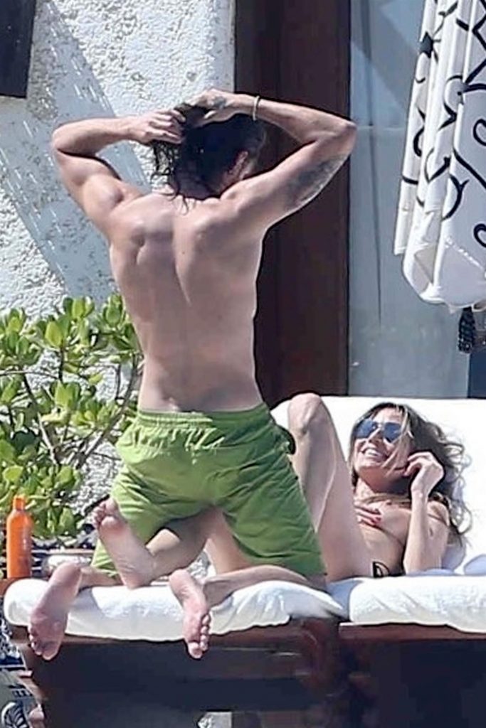 Topless Heidi Klum pictures: making out with her new boy toy  gallery, pic 52