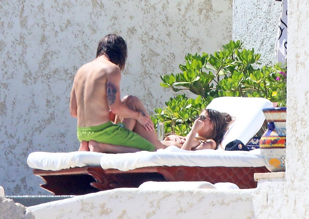 Topless Heidi Klum pictures: making out with her new boy toy  gallery, pic 28