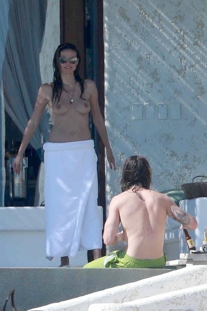 Topless Heidi Klum pictures: making out with her new boy toy  gallery, pic 504