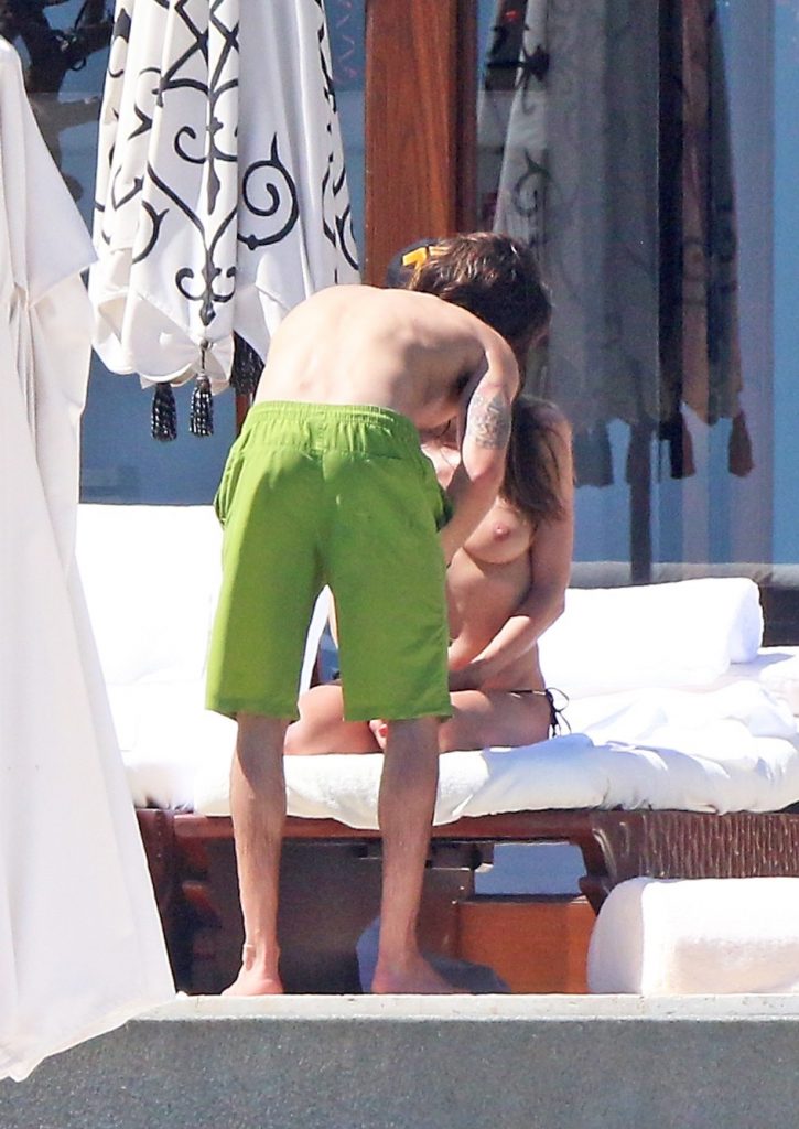 Topless Heidi Klum pictures: making out with her new boy toy  gallery, pic 394