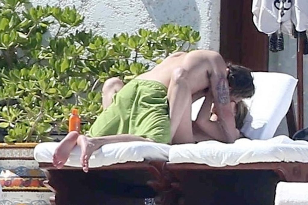 Topless Heidi Klum pictures: making out with her new boy toy  gallery, pic 386