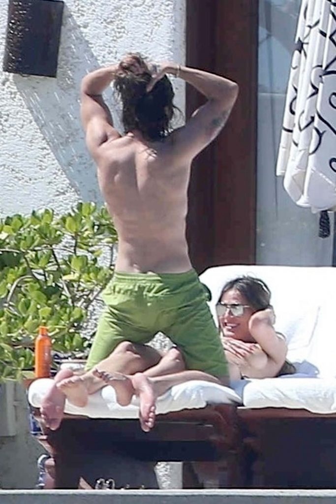 Topless Heidi Klum pictures: making out with her new boy toy  gallery, pic 350