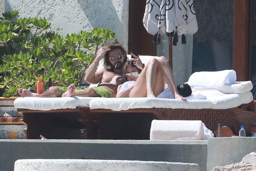 Topless Heidi Klum pictures: making out with her new boy toy  gallery, pic 338