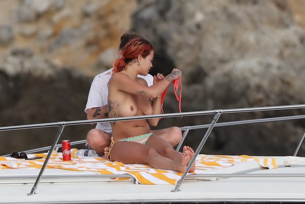 The sexiest and the bestest topless Rita Ora pictures from Tuscany gallery, pic 6
