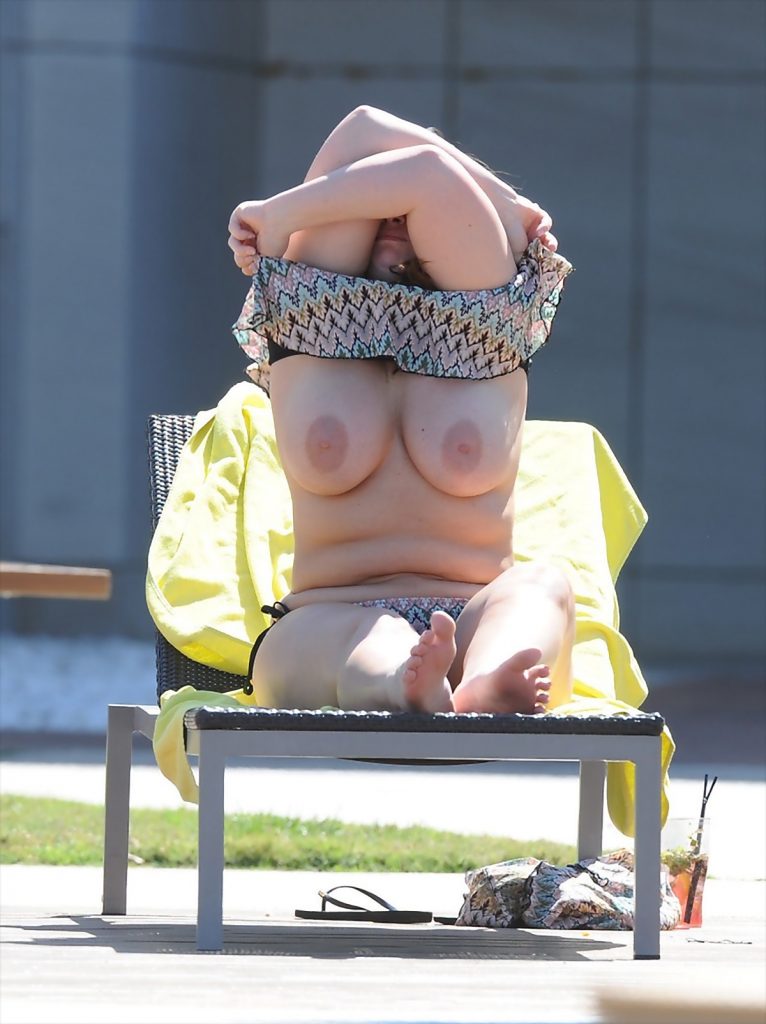 Topless Chanelle Hayes pictures, poolside in Alicante, 09/06/2016 gallery, pic 2