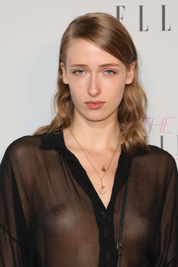 Georgia Howell shows her breasts in a see-through top at the ELLE List 2018 gallery, pic 2