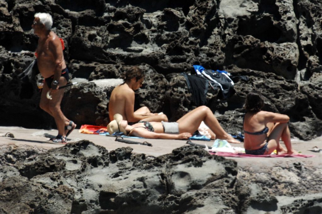 Topless Keira Knightley pictures from her latest getaway in Pantelleria gallery, pic 12
