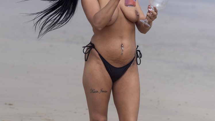 Sensational topless pics – Simone Reed shamelessly posing on a British beach