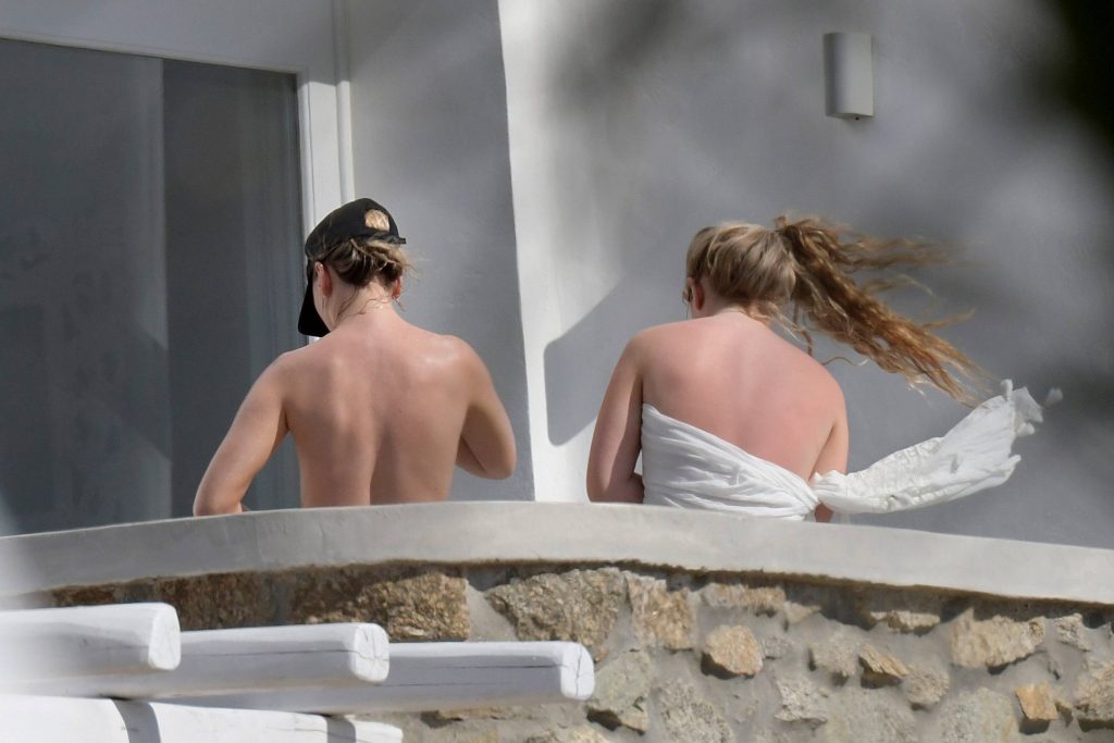 Topless Perrie Edwards pictures from her latest holiday – Mykonos, 01/06/2018 gallery, pic 2