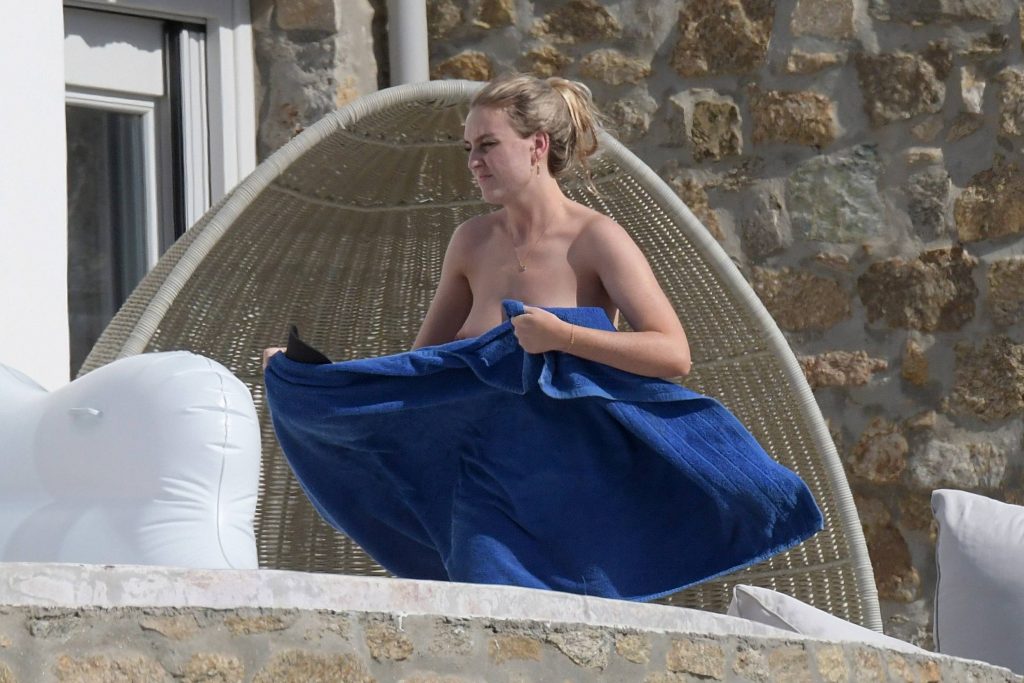 Topless Perrie Edwards pictures from her latest holiday – Mykonos, 01/06/2018 gallery, pic 32