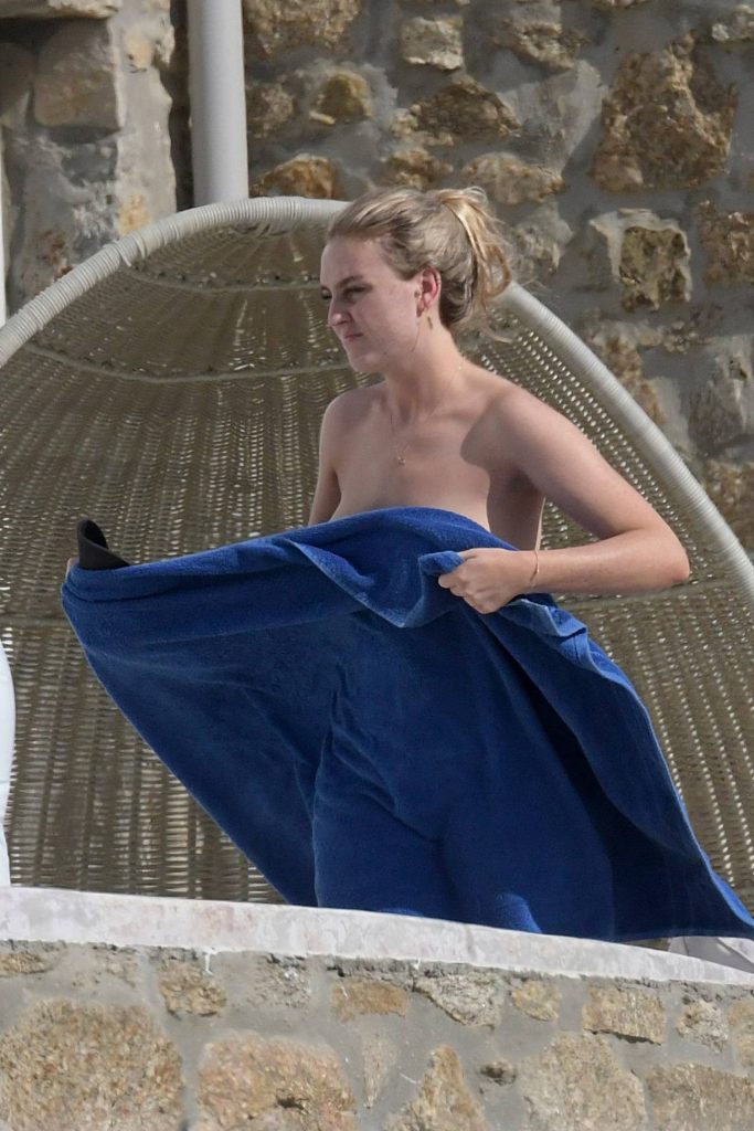 Topless Perrie Edwards pictures from her latest holiday – Mykonos, 01/06/2018 gallery, pic 34