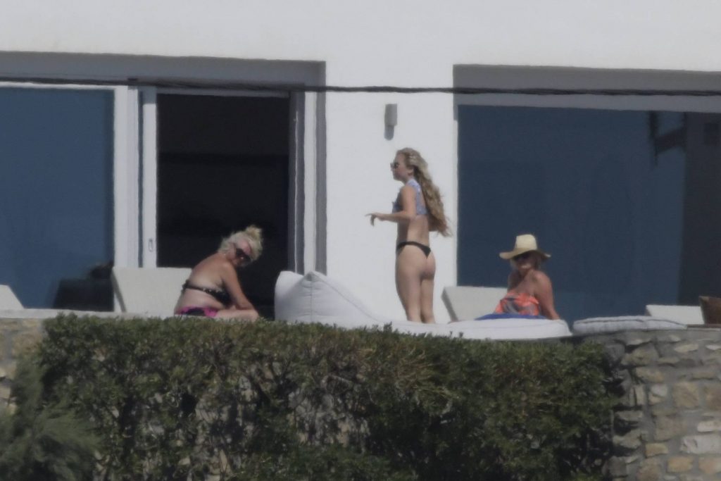 Topless Perrie Edwards pictures from her latest holiday – Mykonos, 01/06/2018 gallery, pic 6