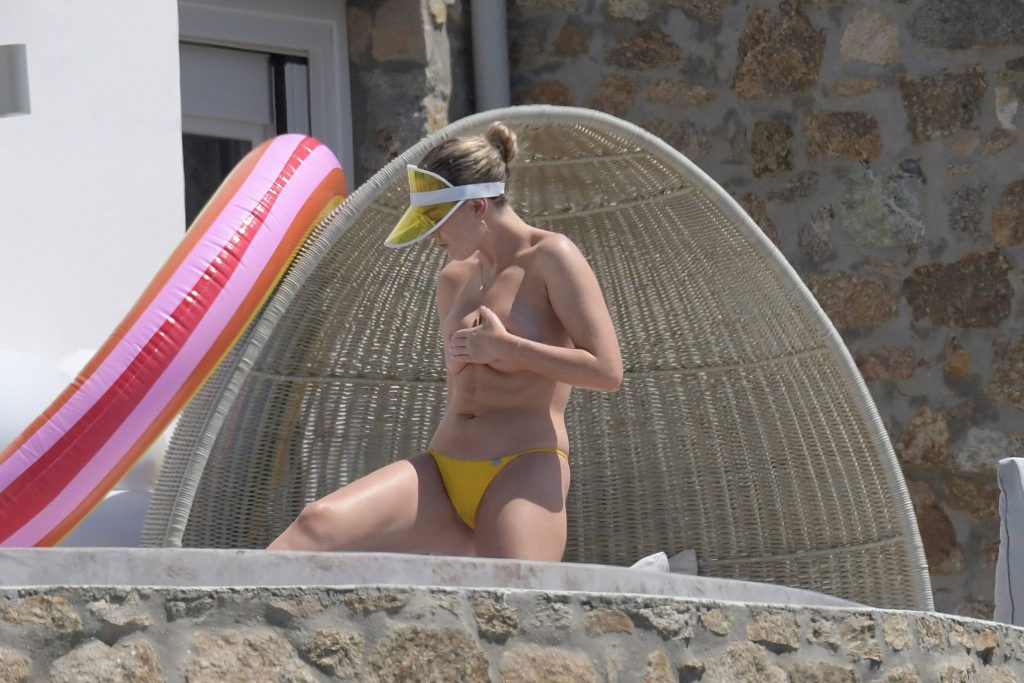 Topless Perrie Edwards pictures from her latest holiday – Mykonos, 01/06/2018 gallery, pic 92