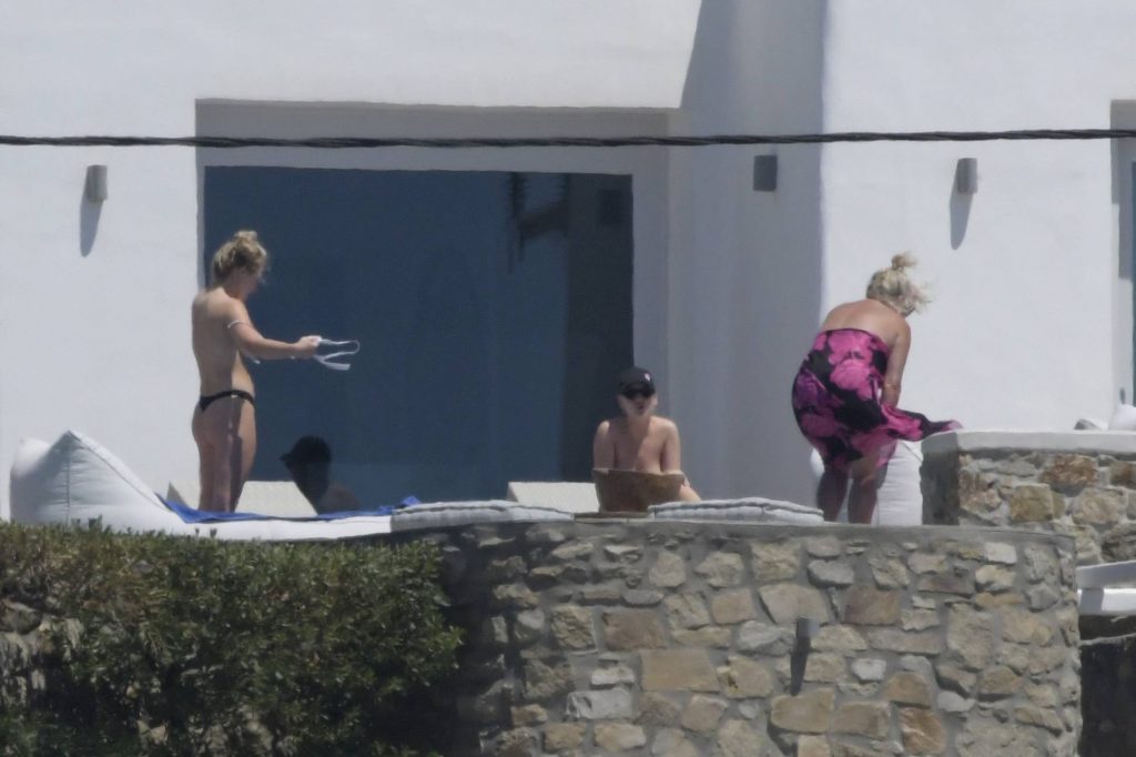 Topless Perrie Edwards pictures from her latest holiday – Mykonos, 01/06/2018 gallery, pic 102