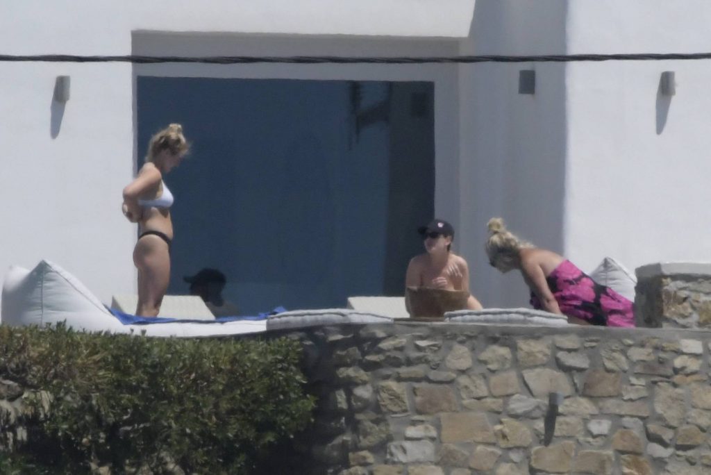 Topless Perrie Edwards pictures from her latest holiday – Mykonos, 01/06/2018 gallery, pic 104