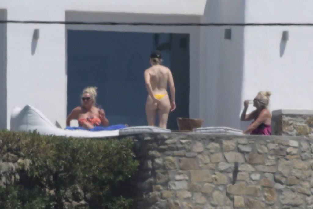 Topless Perrie Edwards pictures from her latest holiday – Mykonos, 01/06/2018 gallery, pic 106