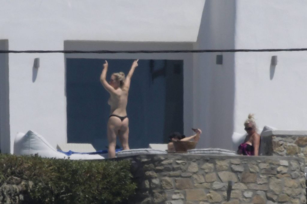 Topless Perrie Edwards pictures from her latest holiday – Mykonos, 01/06/2018 gallery, pic 110