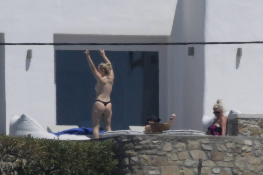 Topless Perrie Edwards pictures from her latest holiday – Mykonos, 01/06/2018 gallery, pic 112