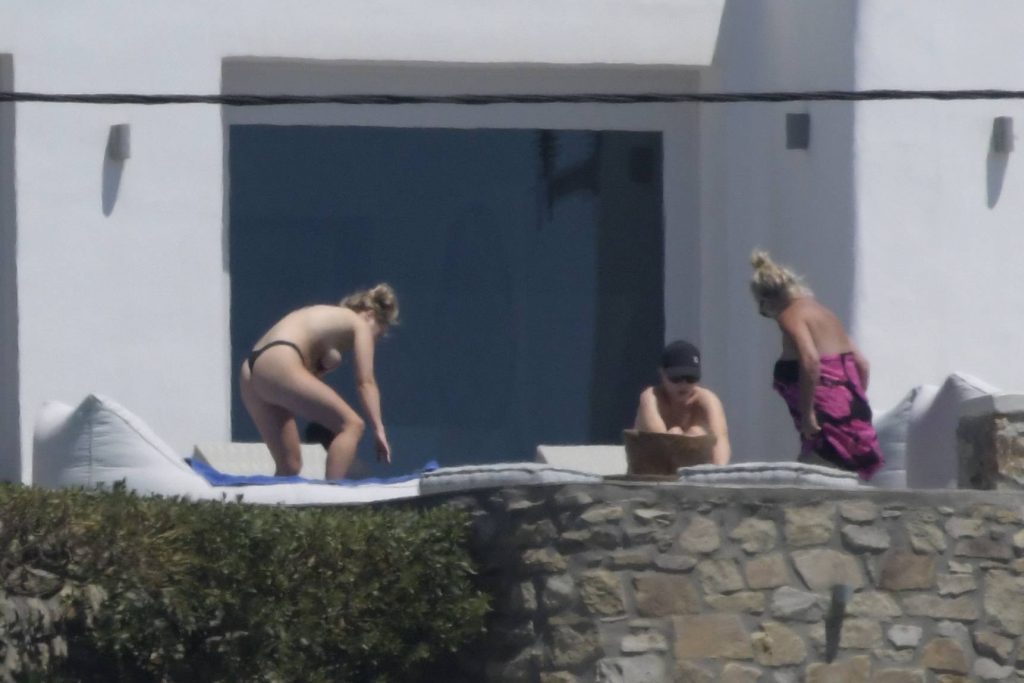 Topless Perrie Edwards pictures from her latest holiday – Mykonos, 01/06/2018 gallery, pic 116