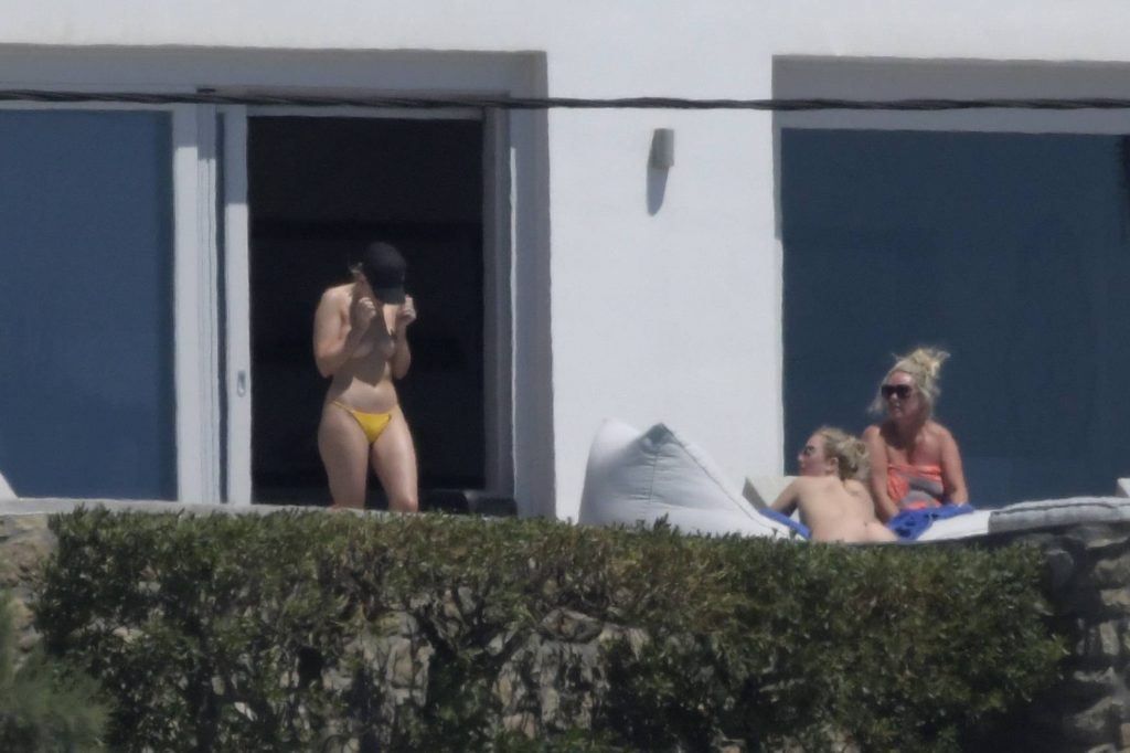 Topless Perrie Edwards pictures from her latest holiday – Mykonos, 01/06/2018 gallery, pic 122