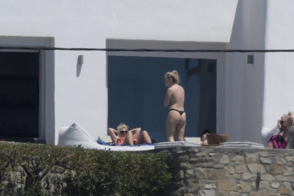 Topless Perrie Edwards pictures from her latest holiday – Mykonos, 01/06/2018 gallery, pic 124