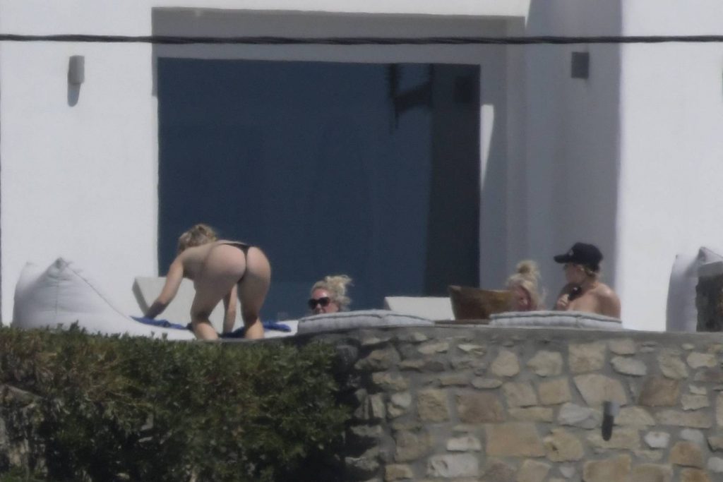 Topless Perrie Edwards pictures from her latest holiday – Mykonos, 01/06/2018 gallery, pic 132