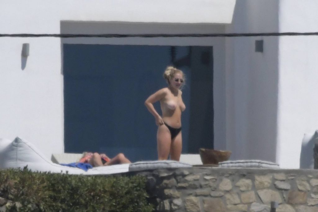 Topless Perrie Edwards pictures from her latest holiday – Mykonos, 01/06/2018 gallery, pic 136