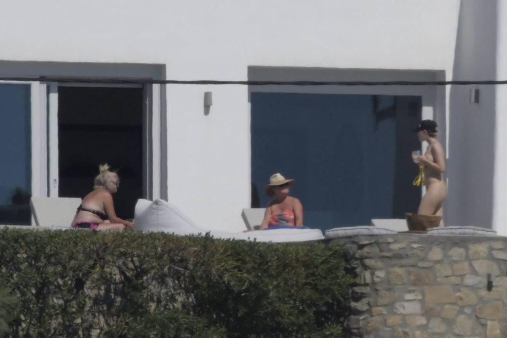 Topless Perrie Edwards pictures from her latest holiday – Mykonos, 01/06/2018 gallery, pic 138