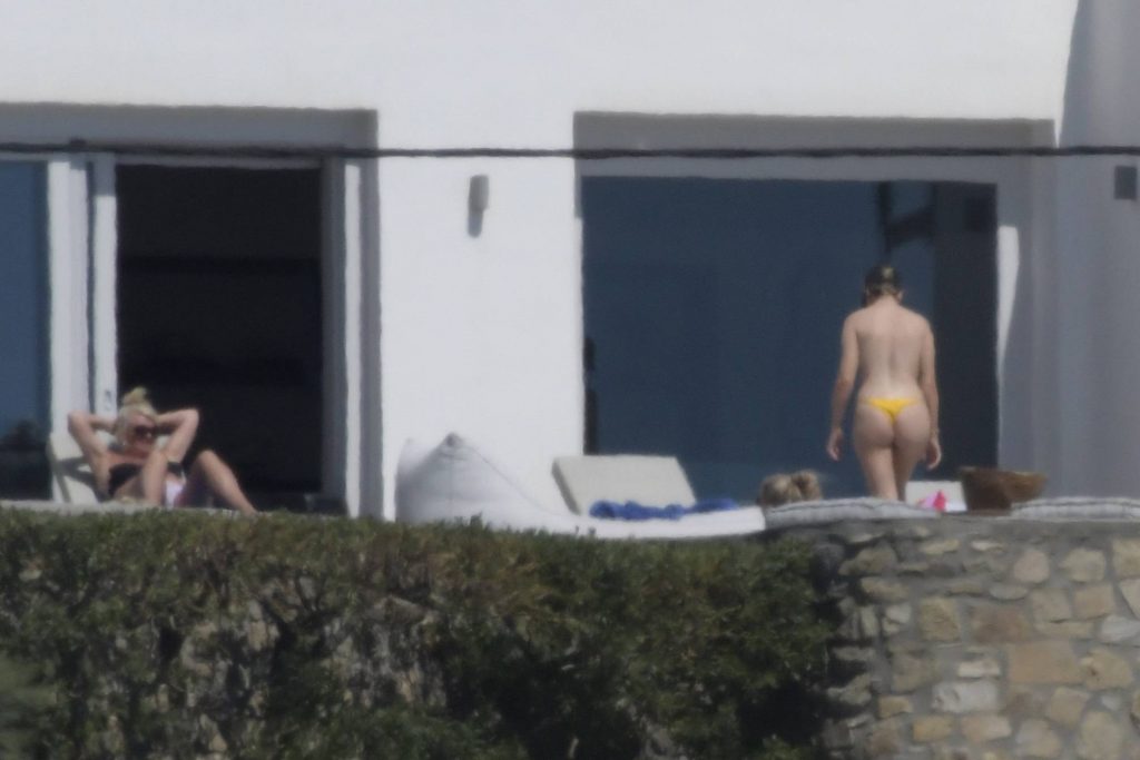 Topless Perrie Edwards pictures from her latest holiday – Mykonos, 01/06/2018 gallery, pic 144