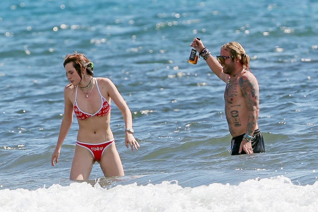 Over 60 high-quality Bella Thorne nip slip pictures from Hawaii, 08/08/2018 gallery, pic 26