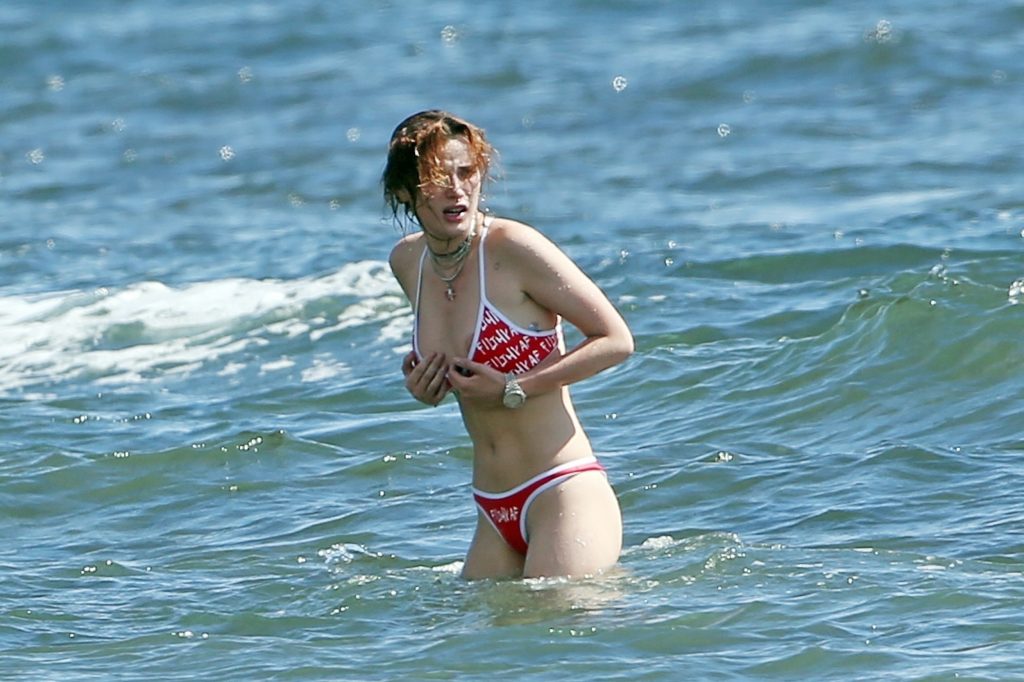 Over 60 high-quality Bella Thorne nip slip pictures from Hawaii, 08/08/2018 gallery, pic 40