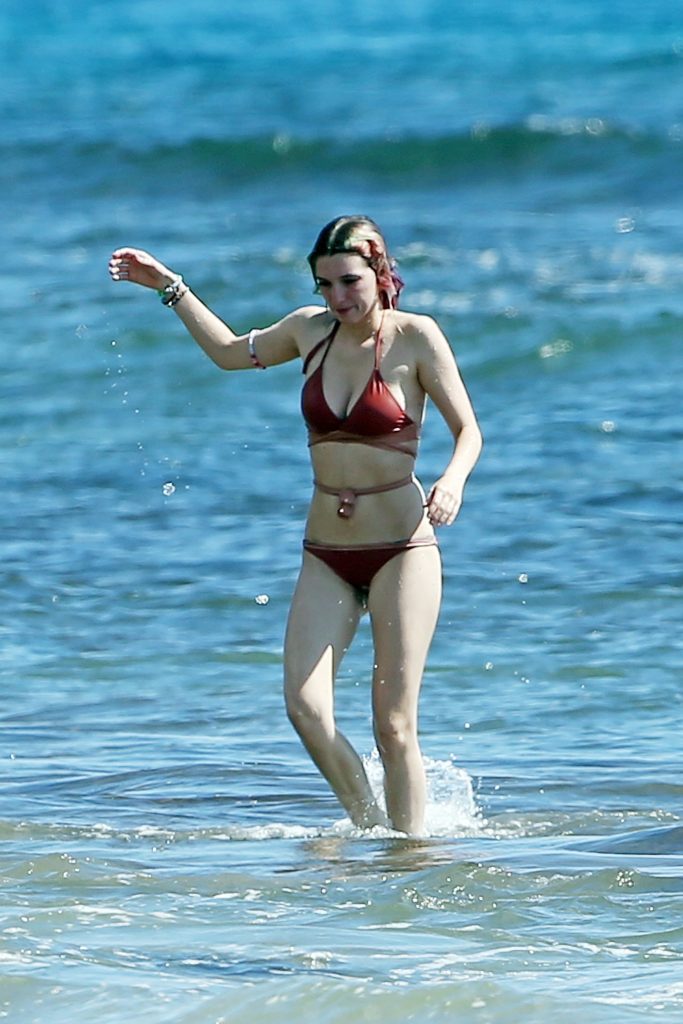 Over 60 high-quality Bella Thorne nip slip pictures from Hawaii, 08/08/2018 gallery, pic 64