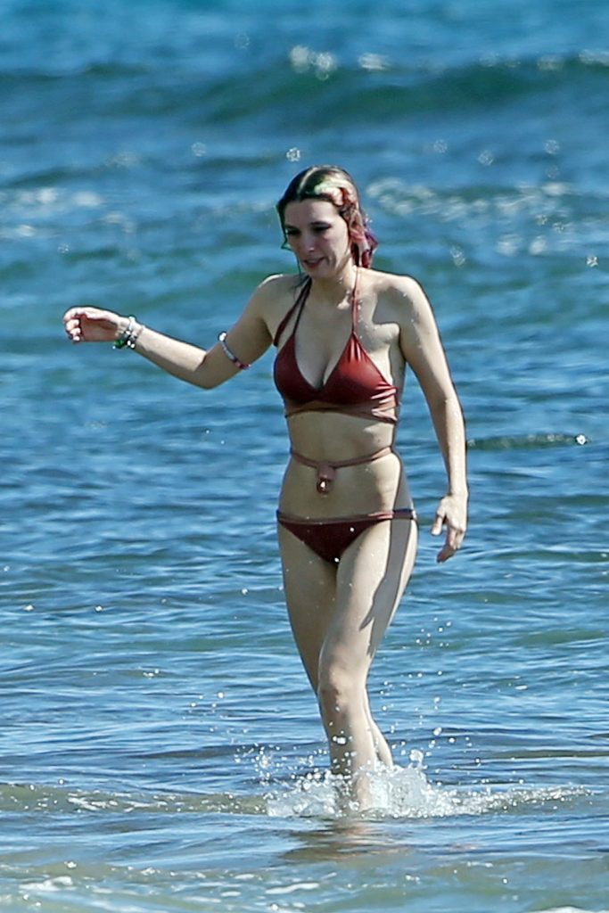 Over 60 high-quality Bella Thorne nip slip pictures from Hawaii, 08/08/2018 gallery, pic 68
