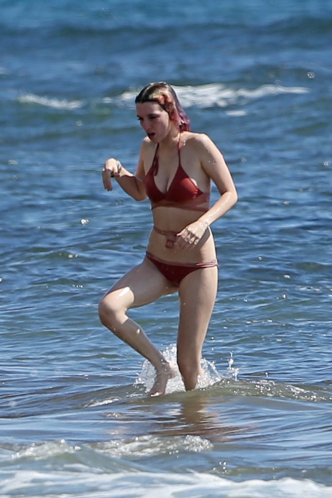 Over 60 high-quality Bella Thorne nip slip pictures from Hawaii, 08/08/2018 gallery, pic 70