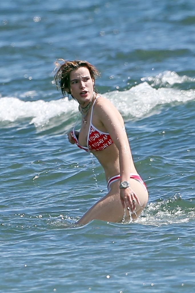 Over 60 high-quality Bella Thorne nip slip pictures from Hawaii, 08/08/2018 gallery, pic 76