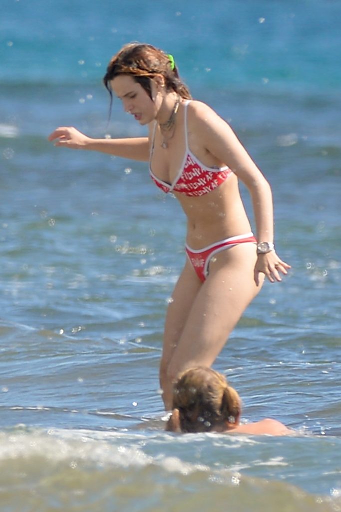 Over 60 high-quality Bella Thorne nip slip pictures from Hawaii, 08/08/2018 gallery, pic 128