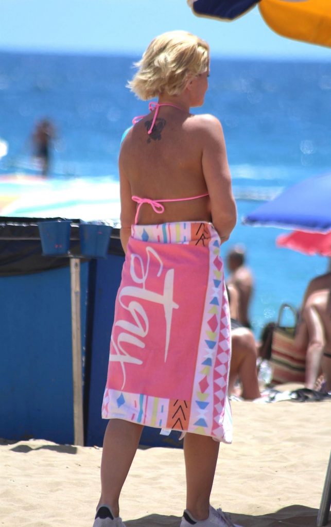 Topless Danniella Westbrook pictures from the beach in Spain  gallery, pic 32