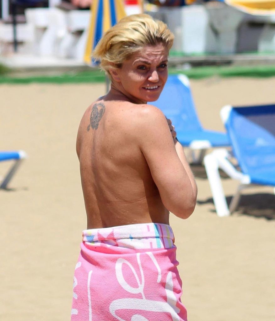 Topless Danniella Westbrook pictures from the beach in Spain  gallery, pic 6