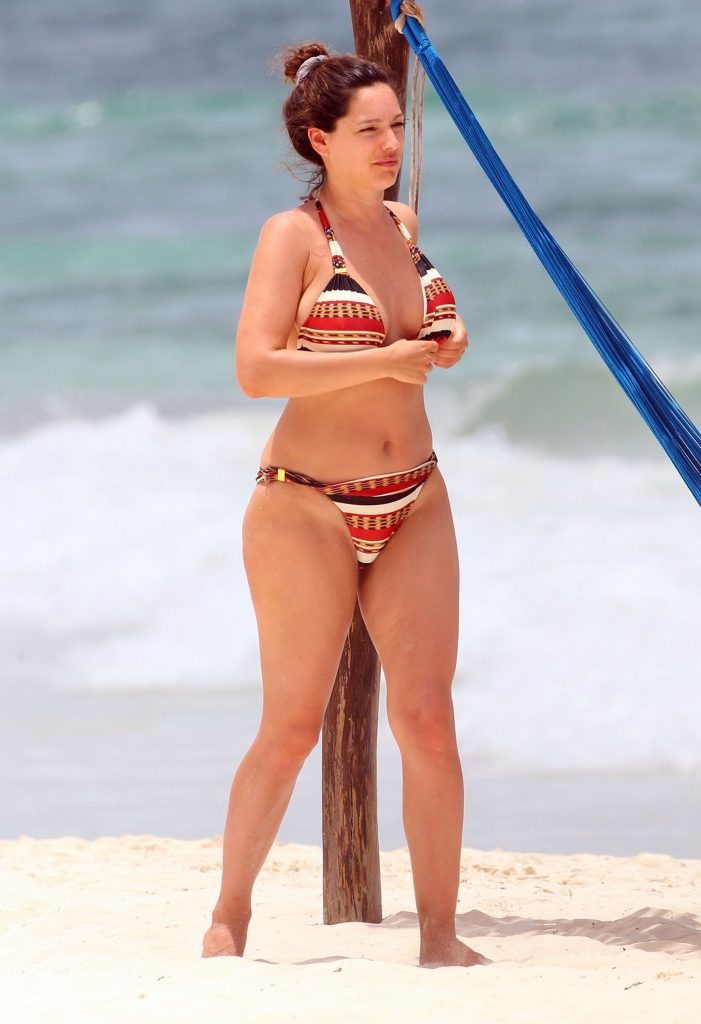 Topless Kelly Brook pictures from the beach in Cancun, Mexico gallery, pic 52