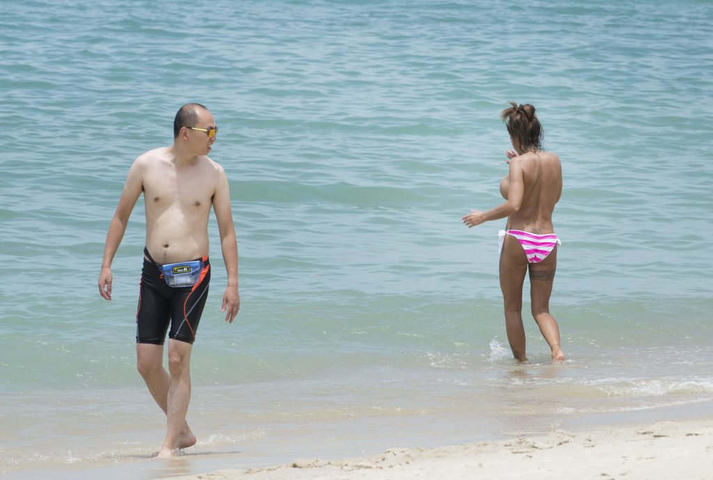 Topless Katie Price seen roaming the beaches of Thailand  gallery, pic 34