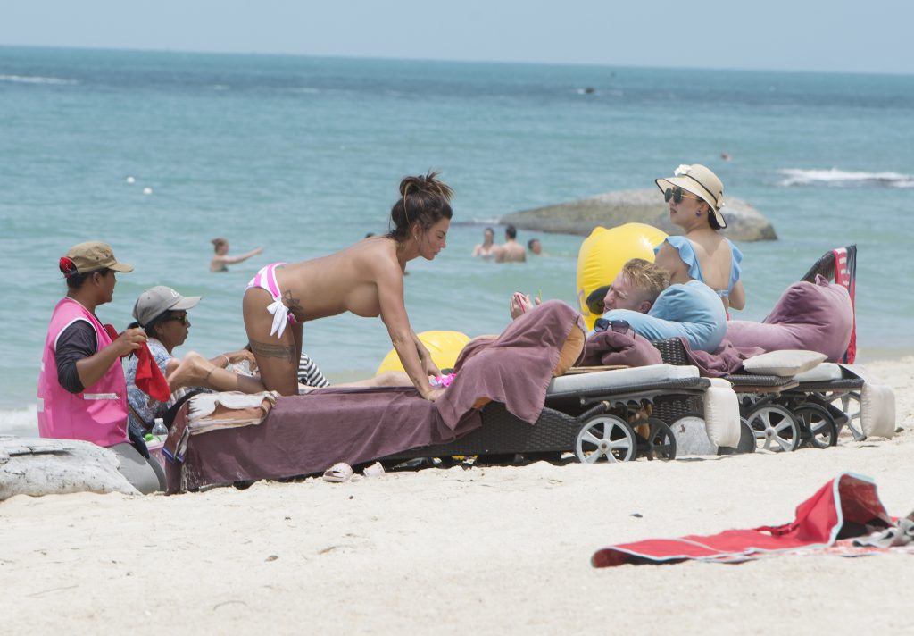 Topless Katie Price seen roaming the beaches of Thailand  gallery, pic 38