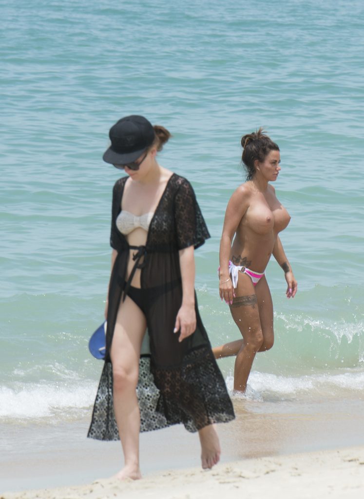 Topless Katie Price seen roaming the beaches of Thailand  gallery, pic 70