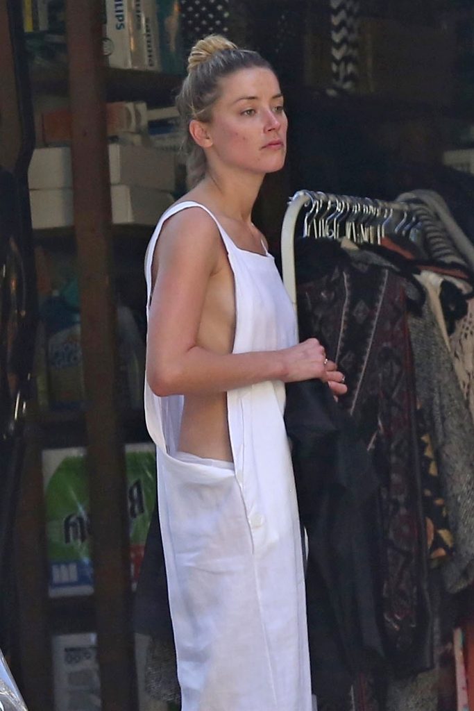 Amber Heard accidentally flashes her nipple (and her bare breast as well) gallery, pic 38
